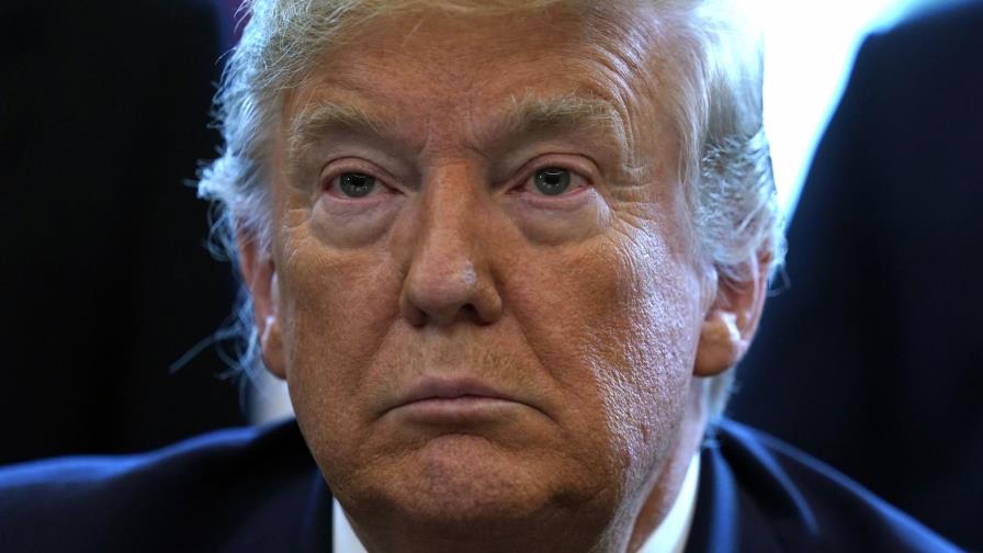 Trump aprueba medidas para virus; advierte que no critiquen