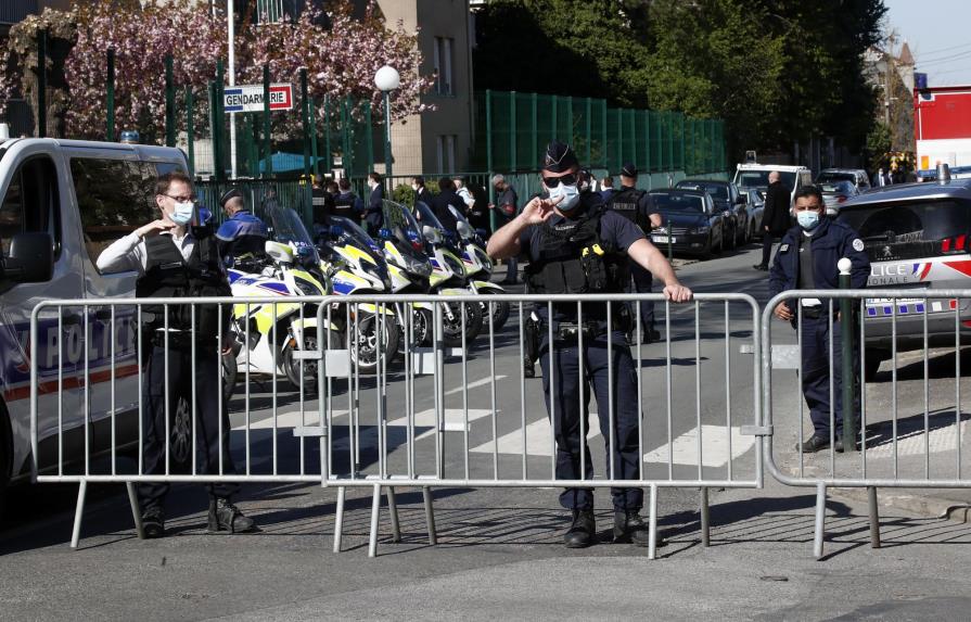 Francia: 5 detenidos tras ataque fatal a mujer policía