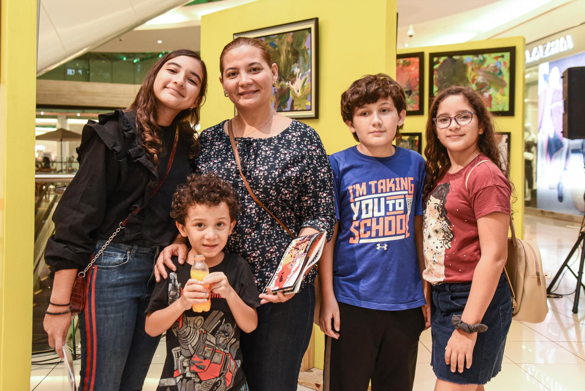 Andrea Medina, Gabriela Paradas, Juan Diego Ibarra, Juan Pablo Ibarra y Anabella Medina.
