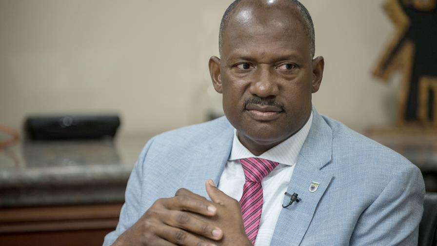 Alcalde de SDE cambia funcionarios 