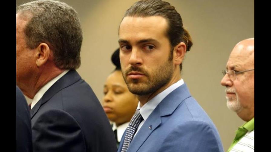 El actor mexicano Pablo Lyle sale de prisión con grillete electrónico