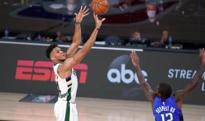 Bucks reanudan actividad y avanzan a semifinal del Este