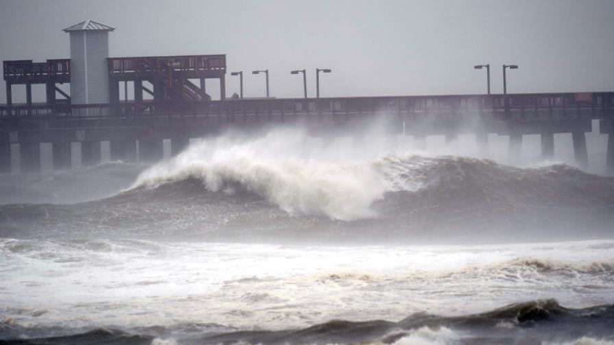 El huracán Sally desata inundaciones; rescatan a cientos