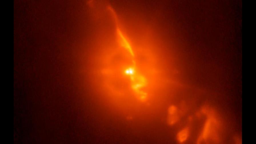 Una estrella que se traga a otra