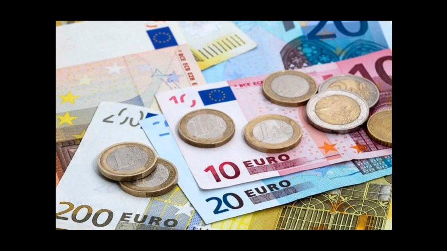El euro avanza y se cambia sobre los 1,21 dólares