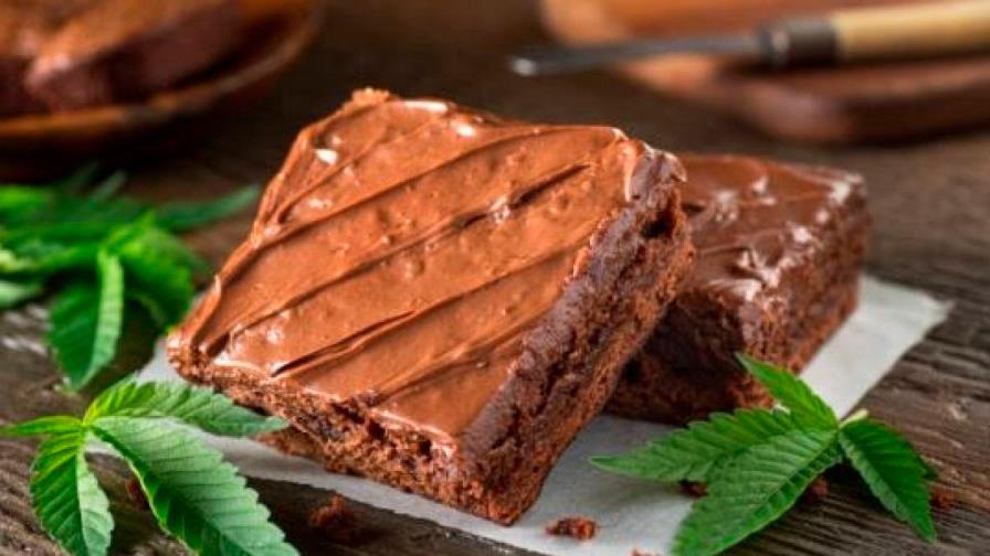 Por un error, asistentes de funeral comen pastel con cannabis