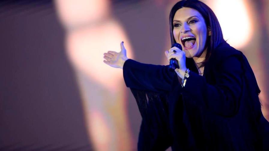 Laura Pausini tuvo duras palabras contra Diego Maradona, pero luego borró el tweet