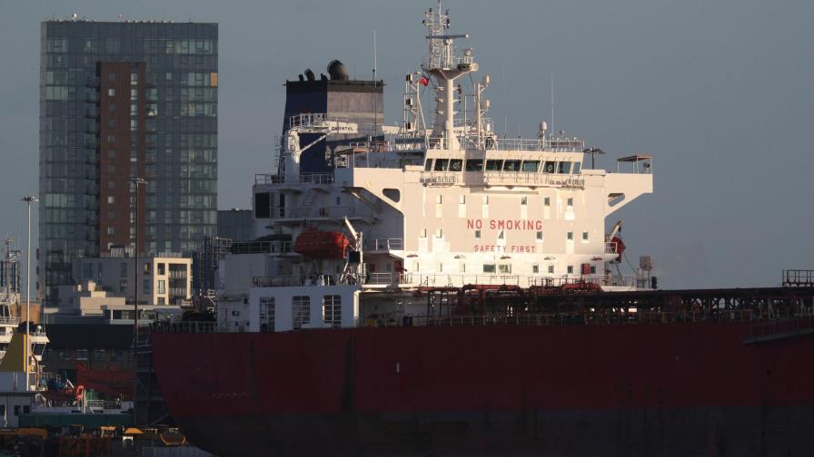 Fuerzas especiales británicas asaltan petrolero Fuerzas especiales británicas asaltan petrolero