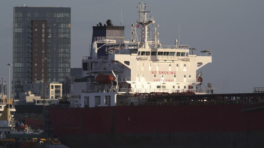 Comando británico asalta petrolero secuestrado, 7 detenidos