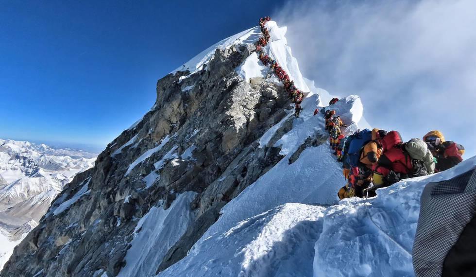 Hombre muere poco después de alcanzar la cima del Everest