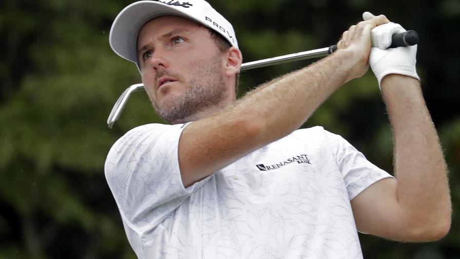 Con ronda de 69, Russell Henley lidera en Wyndham