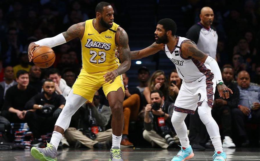 Jugadores de Lakers y Nets acaban cuarentena sin síntomas de COVID-19