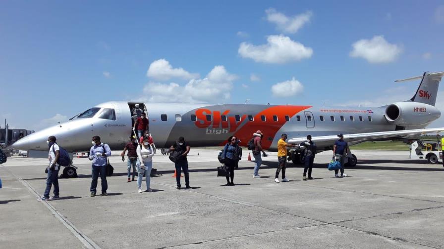 Cancillería trae al país a 94 dominicanos varados en Jamaica