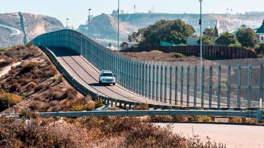 Muere un indocumentado por calor tras pasar la frontera entre México y EEUU Muere un indocumentado por calor tras pasar la frontera entre México y EEUU