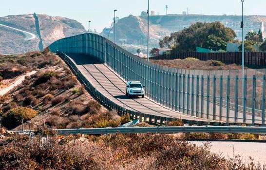 Un número “sin precedentes” de migrantes cruza la frontera con México, dice EEUU