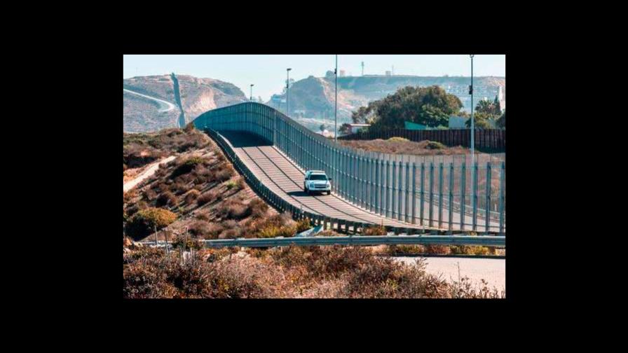 Un número “sin precedentes” de migrantes cruza la frontera con México, dice EEUU