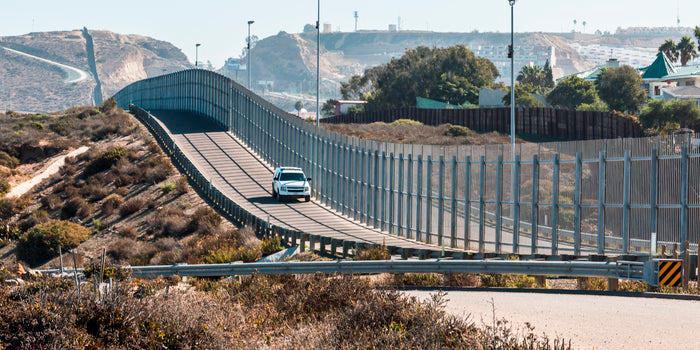 Mayorkas llega a México para analizar la apertura de la frontera