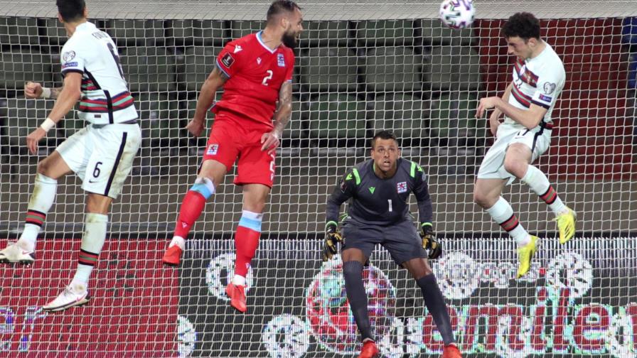 Cristiano marca y Portugal manda en su grupo Cristiano marca y Portugal manda en su grupo