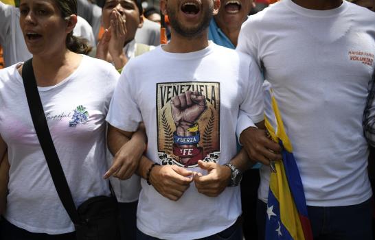 Policía bloquea marcha opositora en Caracas Policía bloquea marcha opositora en Caracas