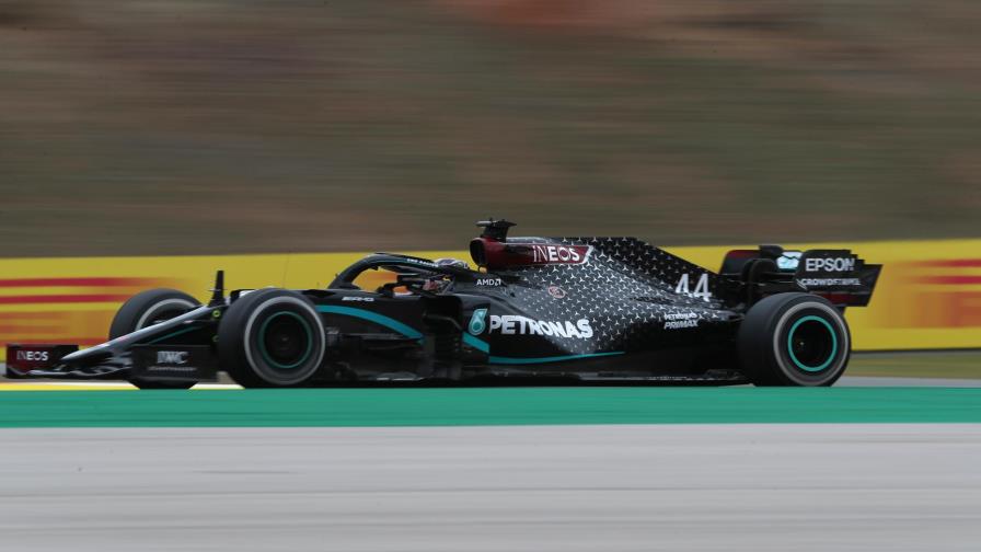 Hamilton gana en Portugal, bate récord de victorias en la F1