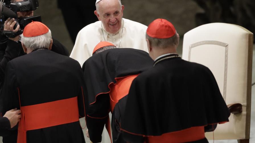 Papa designa a jesuita secretario de Hacienda del Vaticano Papa designa a jesuita secretario de Hacienda del Vaticano