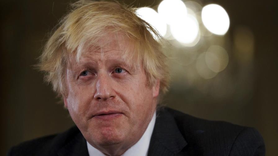 Johnson: Gran Bretaña enfrenta marejada por ómicron