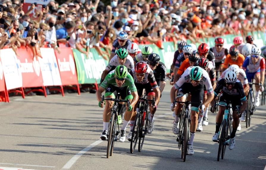 Jakobsen se adjudica la etapa 16 de la Vuelta a España, Eiking mantiene el rojo