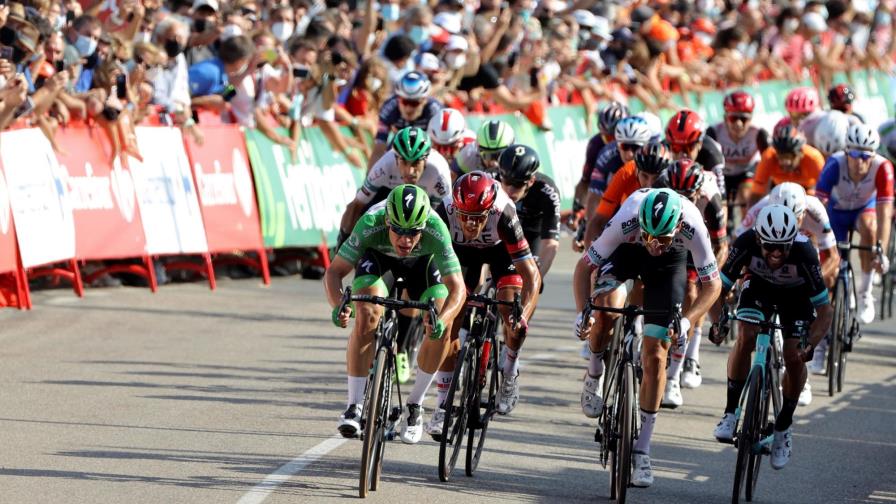 Jakobsen se adjudica la etapa 16 de la Vuelta a España, Eiking mantiene el rojo