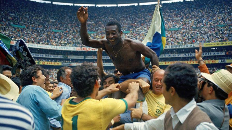 La leyenda de Pelé resiste a la cacería de récords de Messi y Cristiano