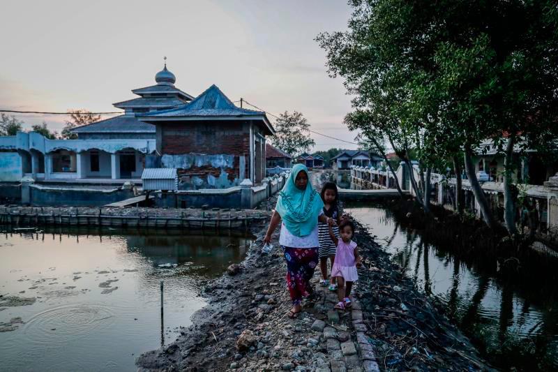 Los pueblos indonesios que se hunden en primera línea de la crisis climática