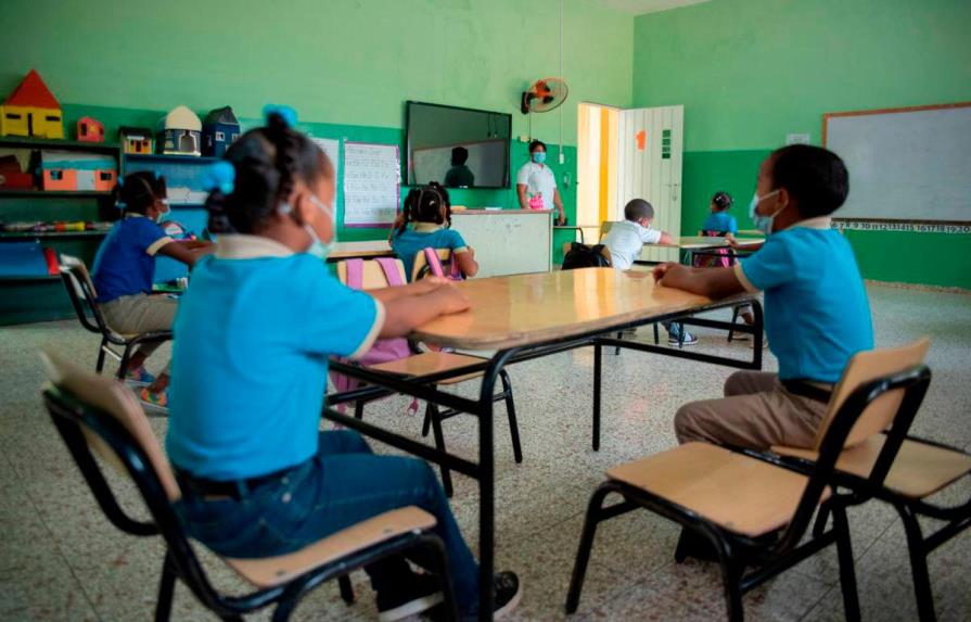 Un 63 % de los padres estima que la educación dominicana es regular, según encuesta