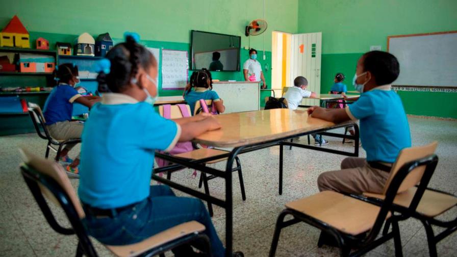 Un 63 % de los padres estima que la educación dominicana es regular, según encuesta