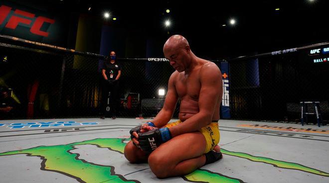 El jefe de la UFC cree que la leyenda Anderson Silva no debe volver a pelear