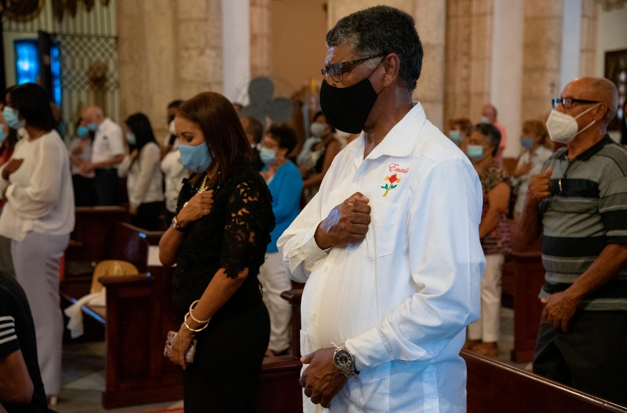 Algunos comunicadores que participaron en la misa 