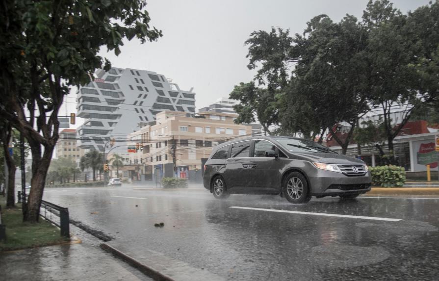 Efectos dejados por vaguada y onda tropical provocarán lluvias y ráfagas de viento 