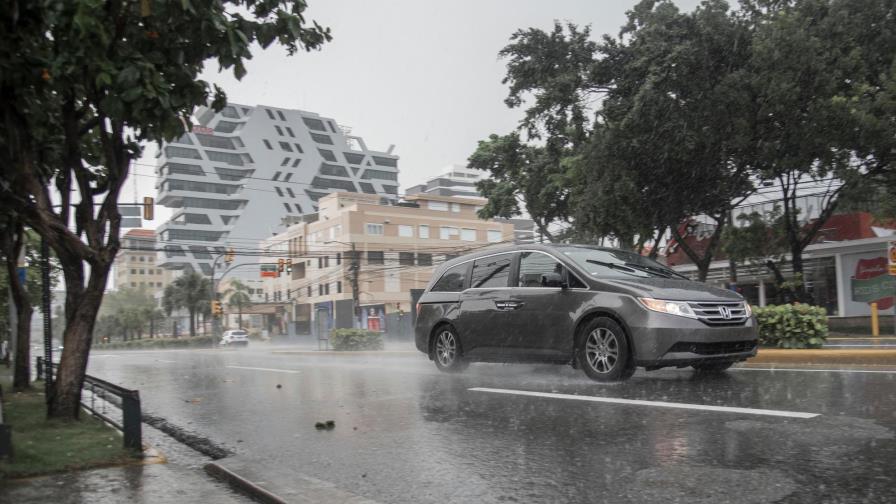 Efectos dejados por vaguada y onda tropical provocarán lluvias y ráfagas de viento 