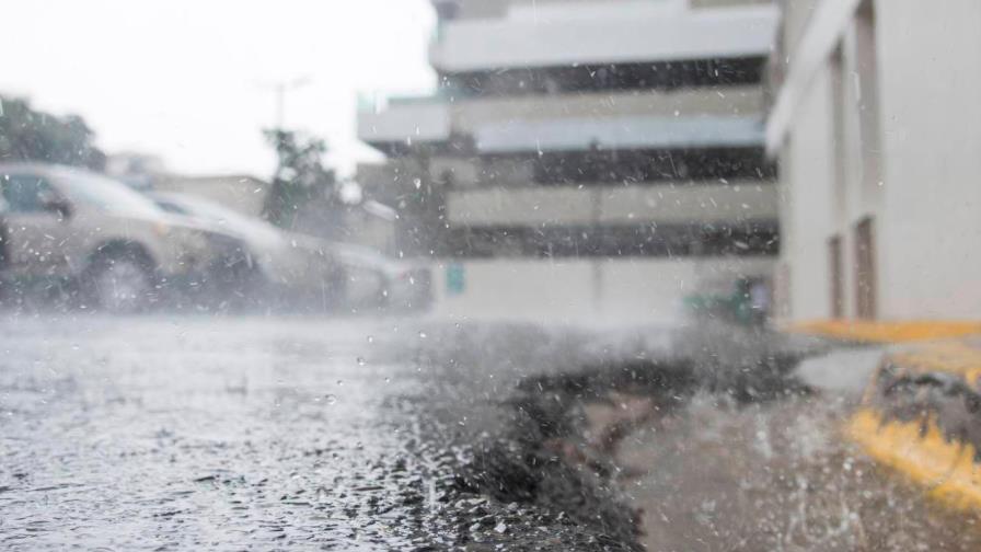 Lluvias dispersas hacia algunas provincias por débil vaguada