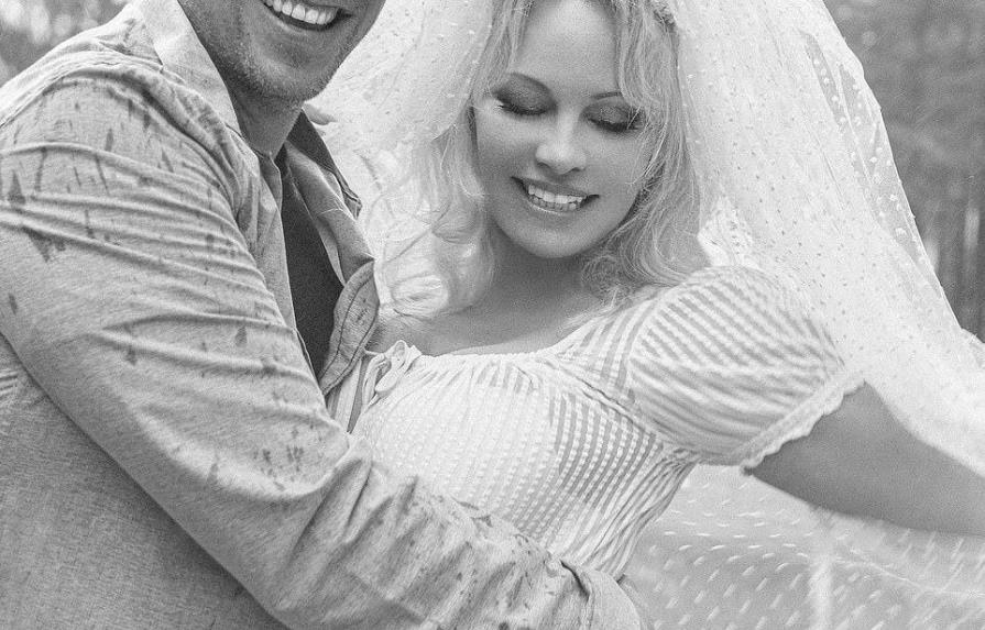 Pamela Anderson se casa en secreto con su guardaespaldas