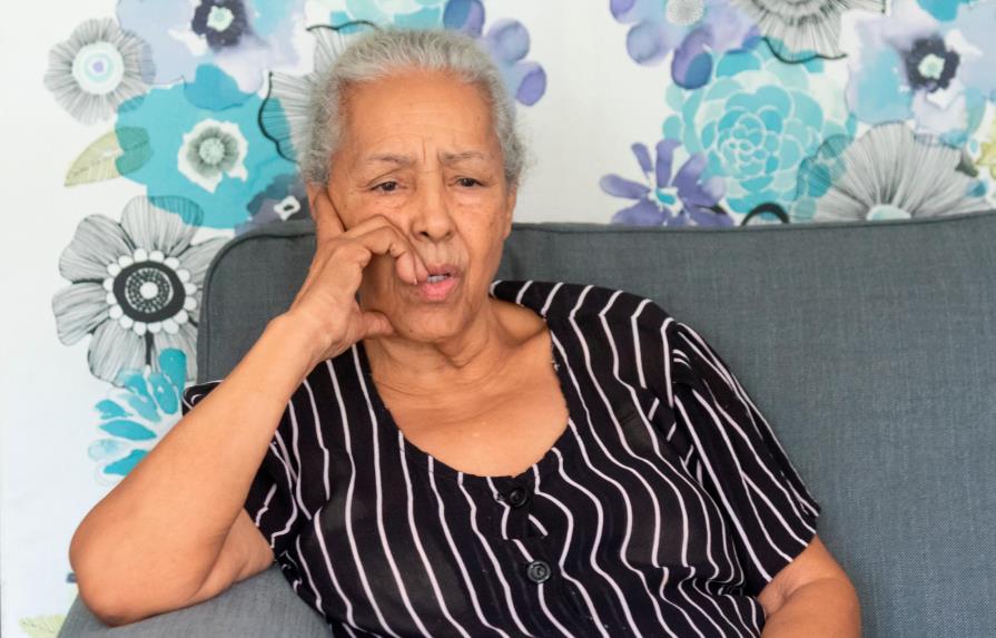 Anciana solicita ayuda para que vecinos la dejen vivir en paz