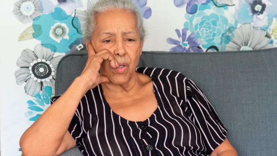 Anciana solicita ayuda para que vecinos la dejen vivir en paz