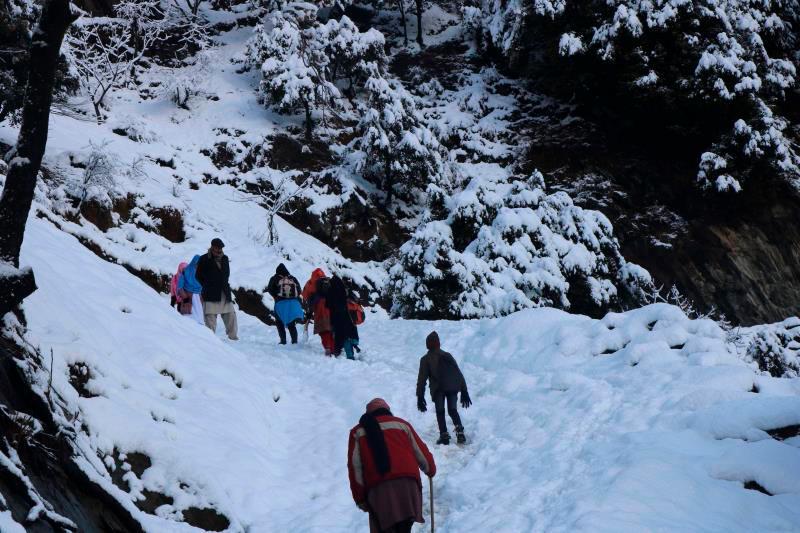 Al menos 50 muertos y 20 desaparecidos por avalanchas en Cachemira paquistaní