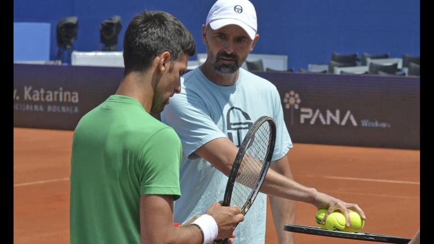 El entrenador de Djokovic da negativo tras infección y cuarentena por COVID El entrenador de Djokovic da negativo tras infección y cuarentena por COVID