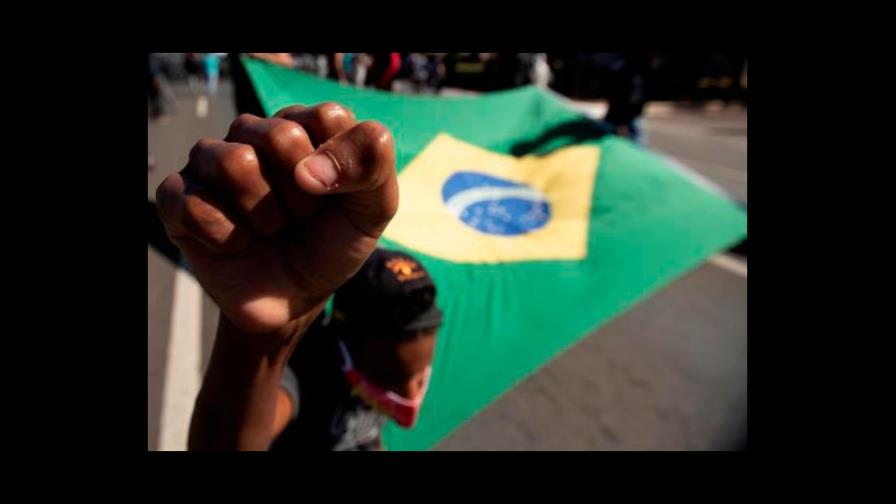 Brasil rectifica últimos números de COVID-19 y aumenta polémica sobre datos Brasil rectifica últimos números de COVID-19 y aumenta polémica sobre datos