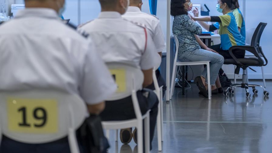 Hong Kong investiga muerte de hombre vacunado por COVID-19