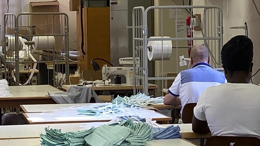 Reclusos belgas fabrican 42.000 mascarillas para otros reos