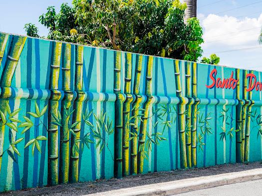 Los artistas plasman sus ideas en las paredes.