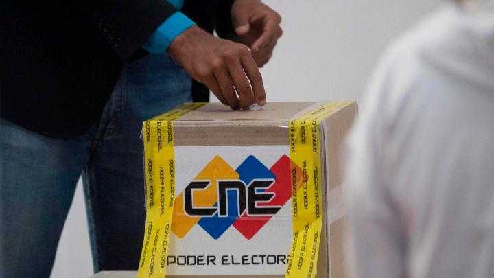 La jornada electoral en Venezuela avanza lenta y con incidentes puntuales