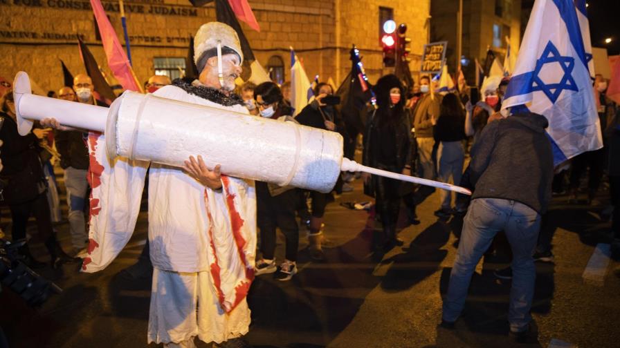 Miles de israelíes reanudan protestas contra Netanyahu