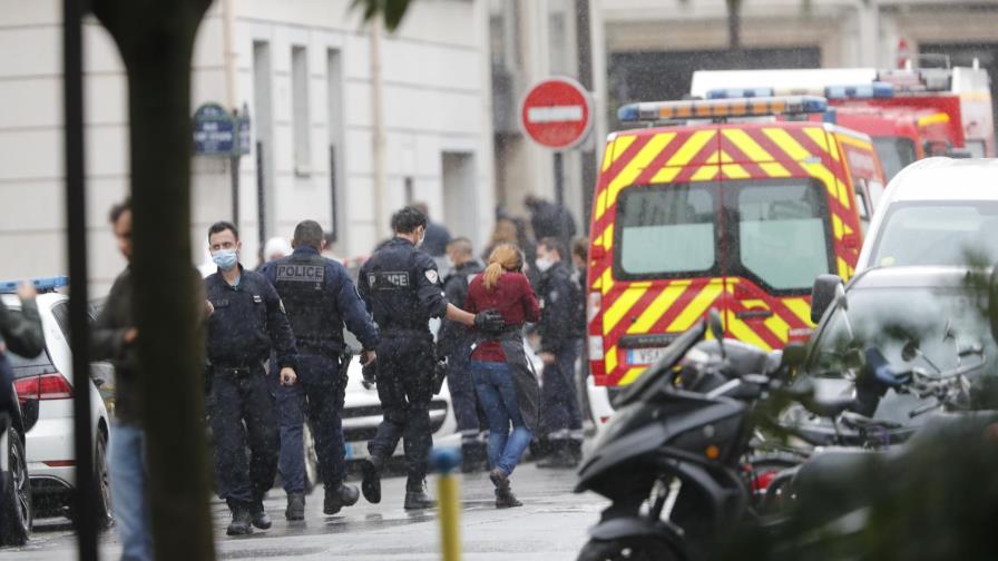 Ataque con cuchillo en París deja 2 heridos; hay un detenido