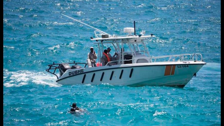 Autoridades dominicanas buscan a 10 personas que naufragaron hace una semana